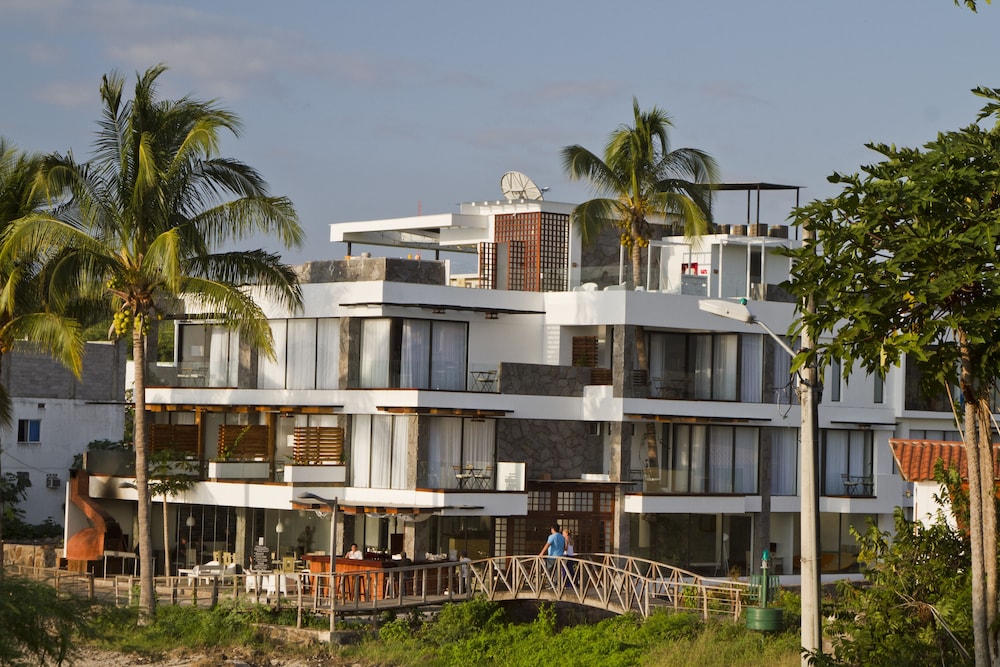 Golden Bay Galapagos by null