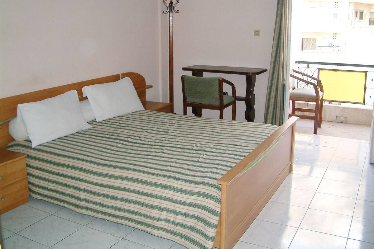 Single Room | Blackout drapes, WiFi (free)