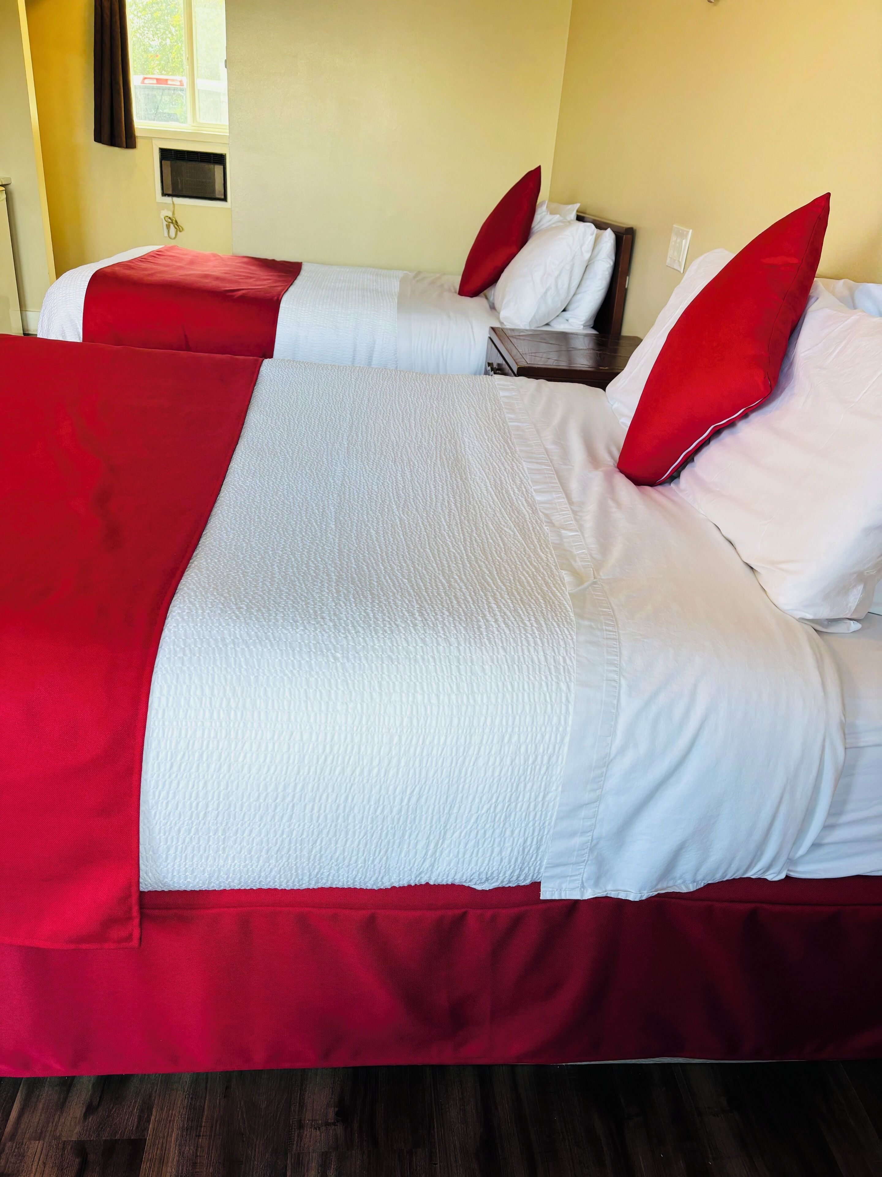 أسرّة قابلة للطي وواي فاي مجانًا وملاءات أسرّة