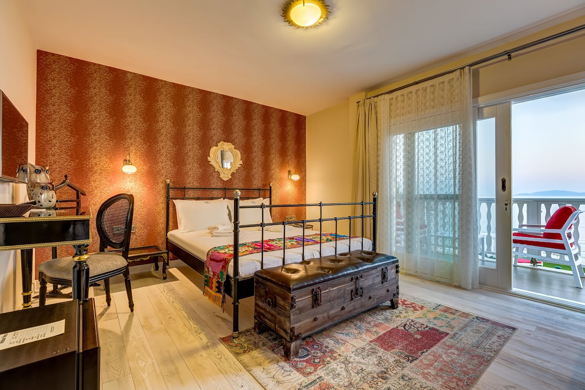Chambre Luxe, vue mer | Literie de qualité supérieure, minibar, coffres-forts dans les chambres