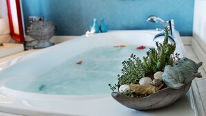 Junior Suite Jacuzzi | Premium bedding, minibar, in-room safe, desk - Villa Kore Cesme (Cesme)