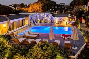 2 個室外泳池；泳池傘、躺椅