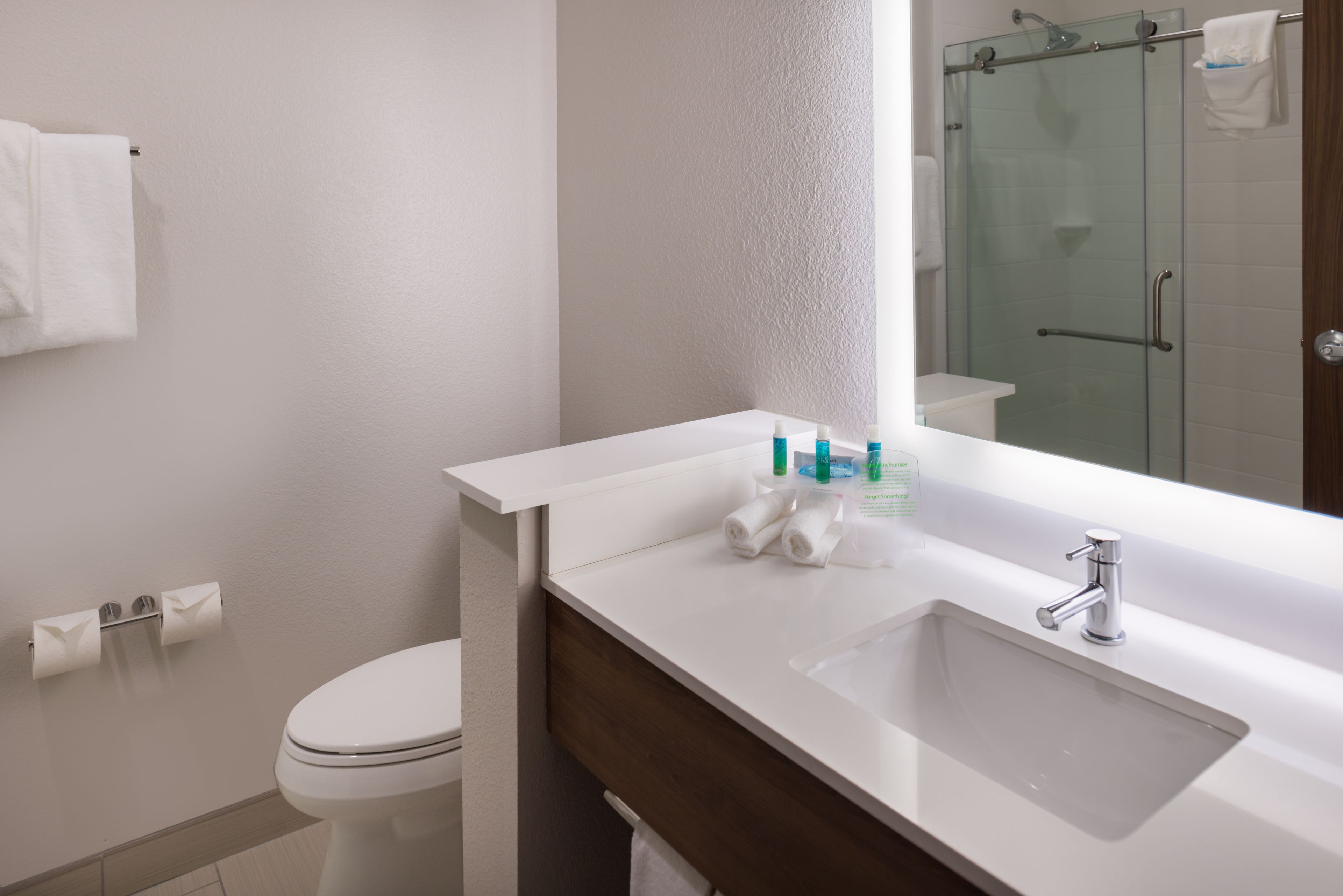 rainfall showerhead, free toiletries, hair dryer, towels