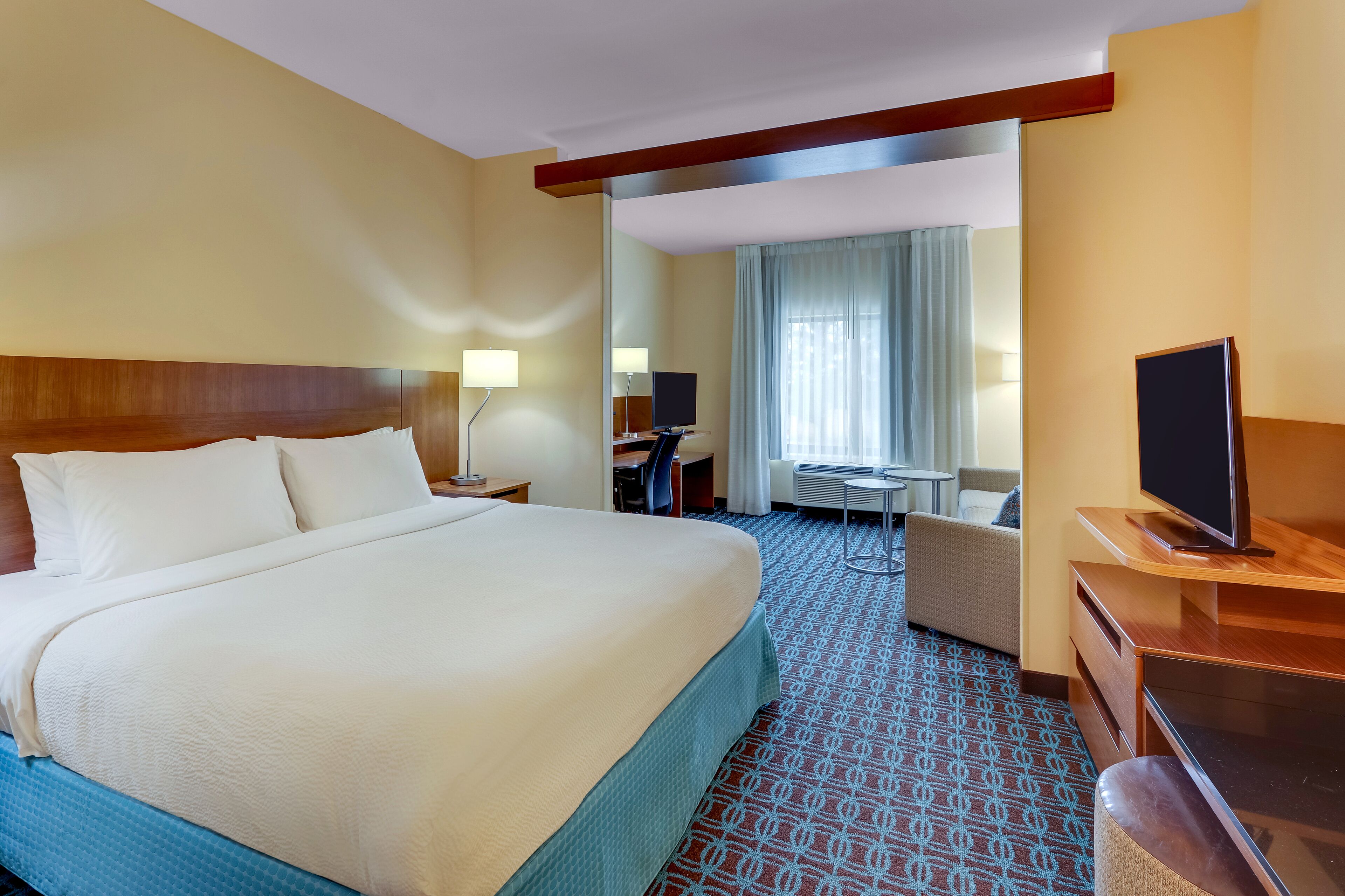 suite, 1 king bed | in-room safe, desk, blackout curtains, iron/ironing board