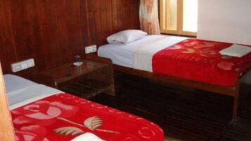 Twin Room with Shared Bathroom | In-room safe, desk