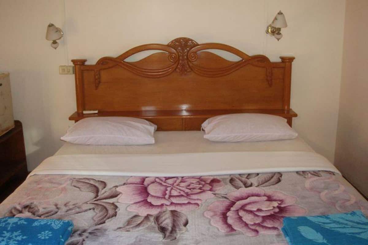 Standard Double Room | In-room safe, desk