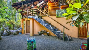 River Dream House, 3 Bedrooms, Full Kitchen | Terrace/patio