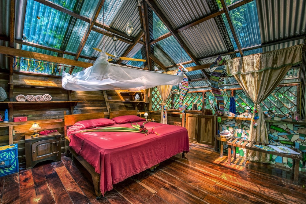 Congo Bongo EcoVillage Costa Rica by null