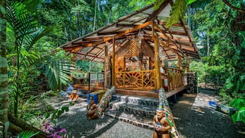 Dream Nature House, One bedroom, Full Kitchen | 1 chambre, literie de qualité supérieure