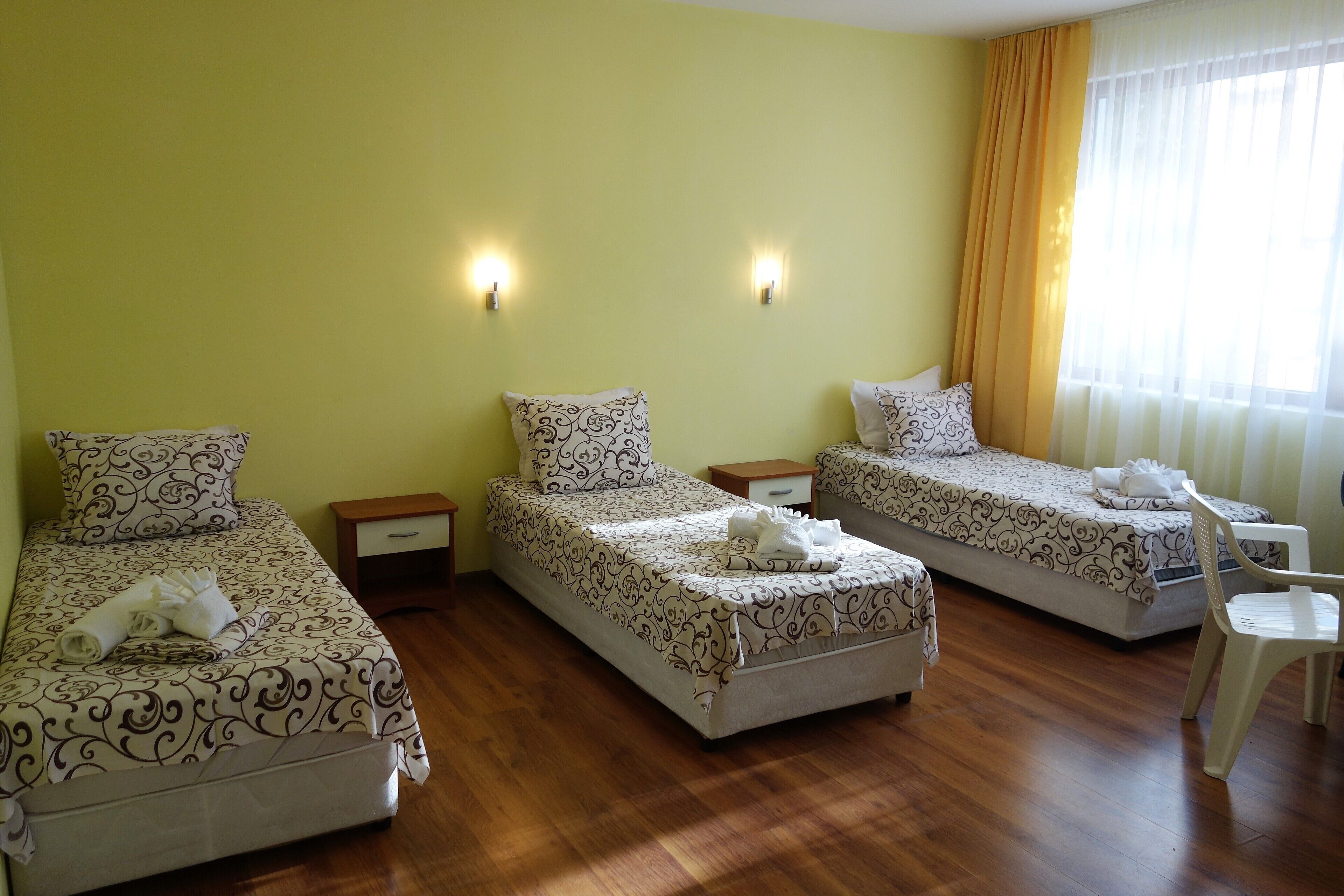 triple room, balcony | 1 bedroom, in-room safe, desk, free wifi