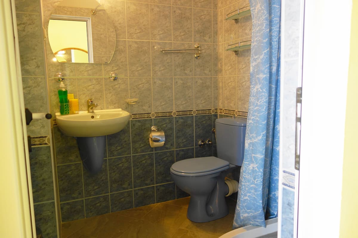 triple room, balcony | bathroom | shower, towels