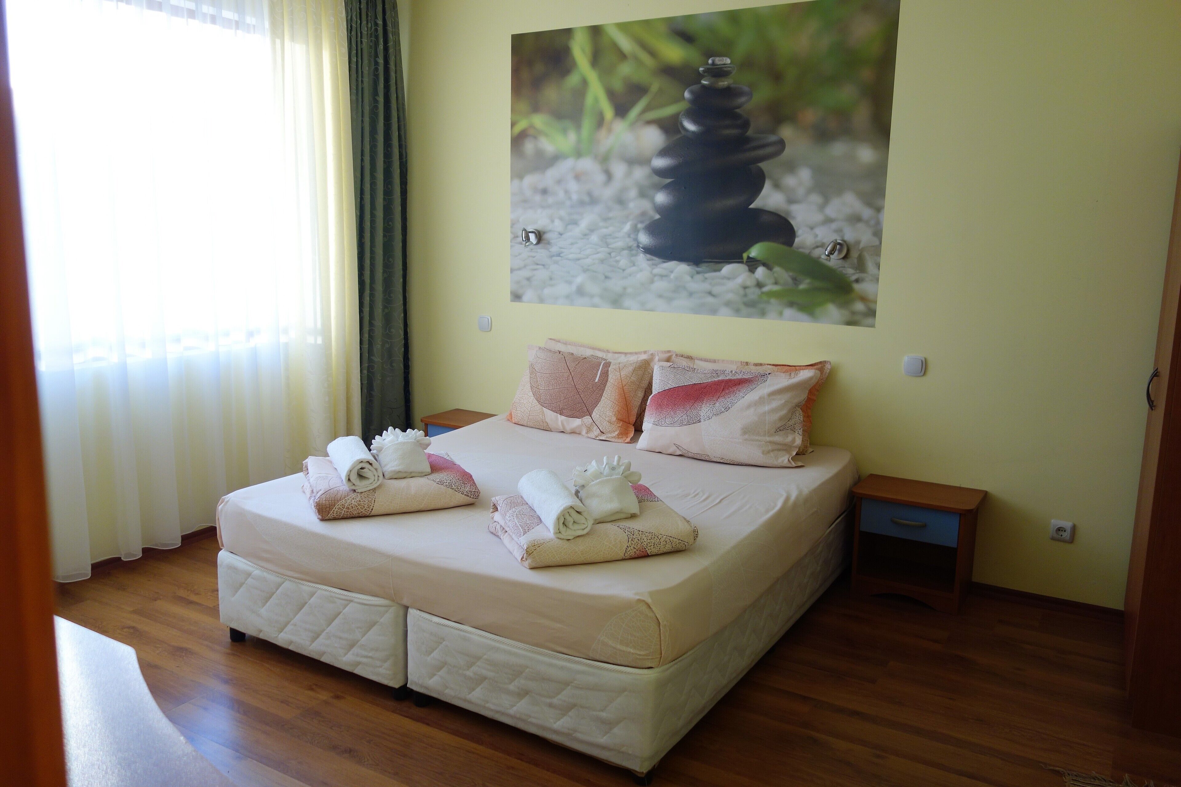 double room, balcony | 1 bedroom, in-room safe, desk, free wifi