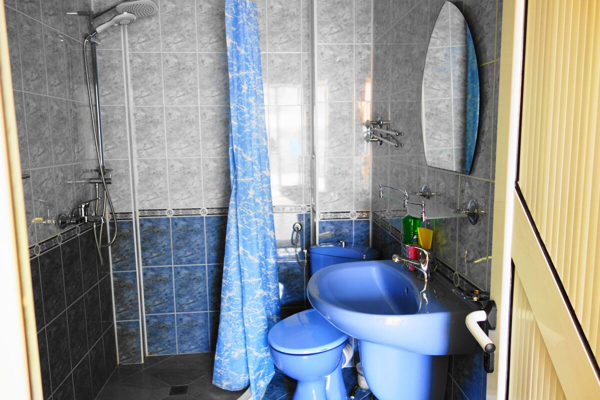 double room, balcony | bathroom | shower, towels