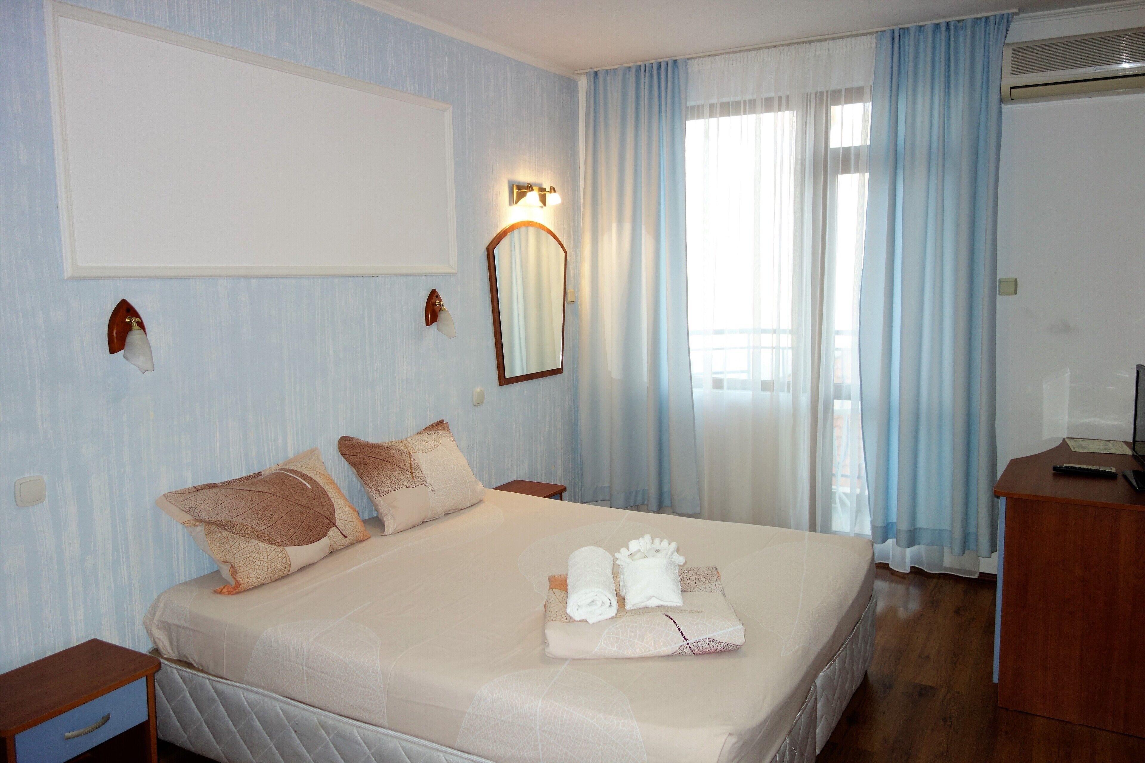 double room, balcony | 1 bedroom, in-room safe, desk, free wifi