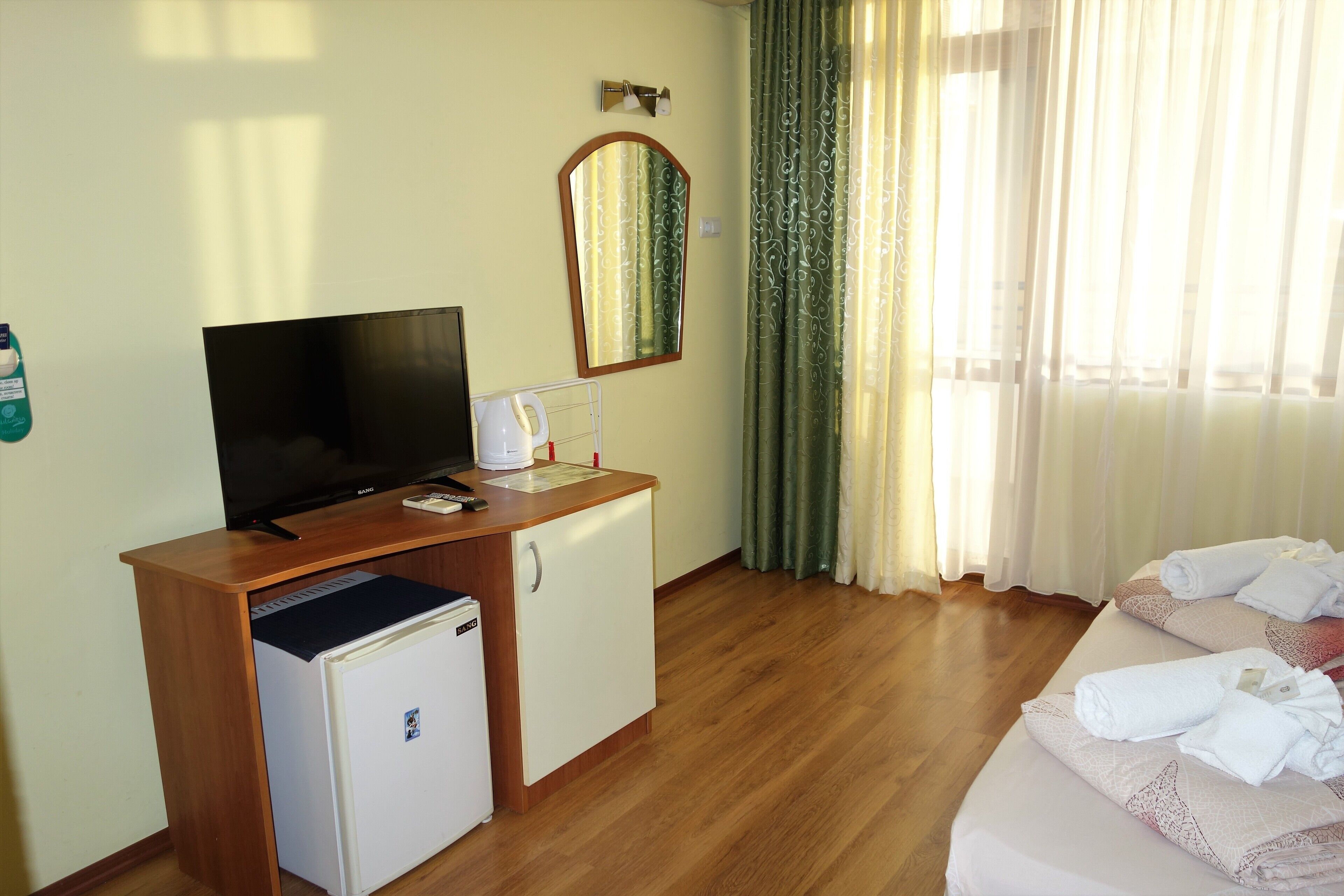 double room, balcony | 1 bedroom, in-room safe, desk, free wifi