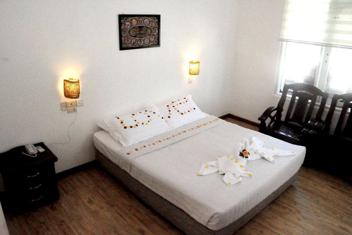 Superior Double Room | Bar mini, peti besi dalam bilik, meja, kalis bunyi 