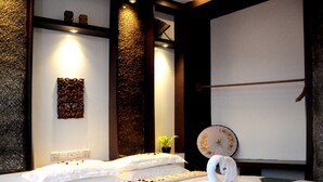 A hotel room with two beds, a decorative wall, and a large window. - La Casa Di Bagan Nan Eain Thu (Nyaung-U)