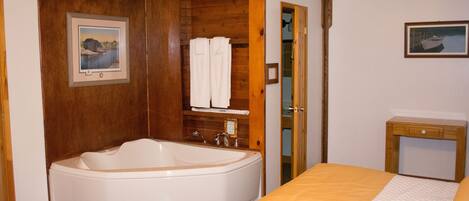 Suite, 1 King Bed with Sofa bed, Ocean View | Jetted tub