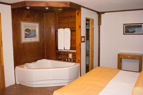 Mayflower Inn and Adventures