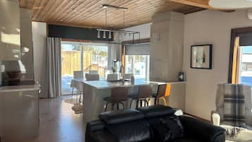 Luxury Chalet | Living area | 40-inch TV with premium TV channels, books, stereo