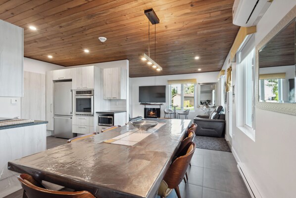 Luxury Cottage, 2 Bedrooms, Accessible, Non Smoking (Louzana) | Living area