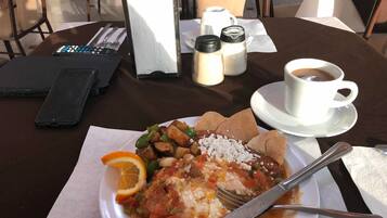 Sarapan dan makan tengah hari dihidangkan, masakan Mexico