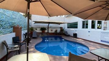 Kolam renang terbuka