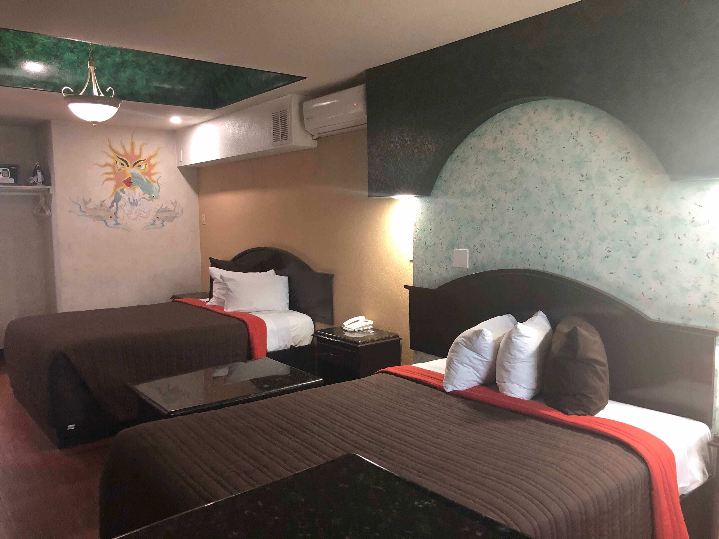 In-room safe, desk, iron/ironing board, bed sheets