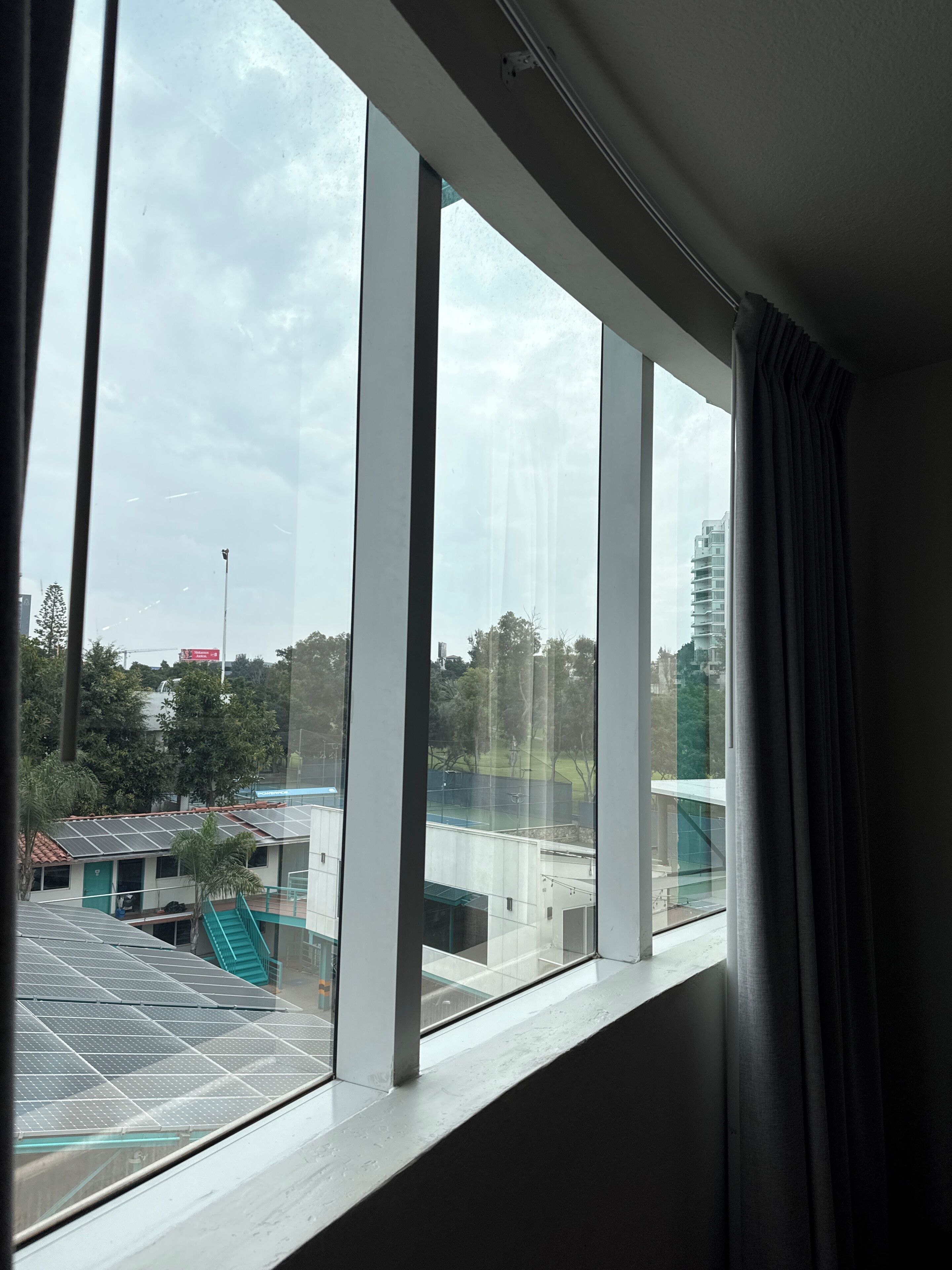 Suite, 2 camas Queen size | Caja de seguridad en la habitación y escritorio 