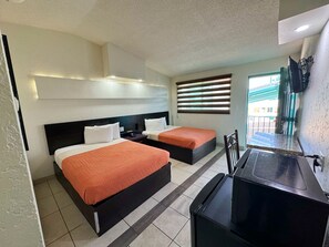 Caja de seguridad en la habitación y escritorio 