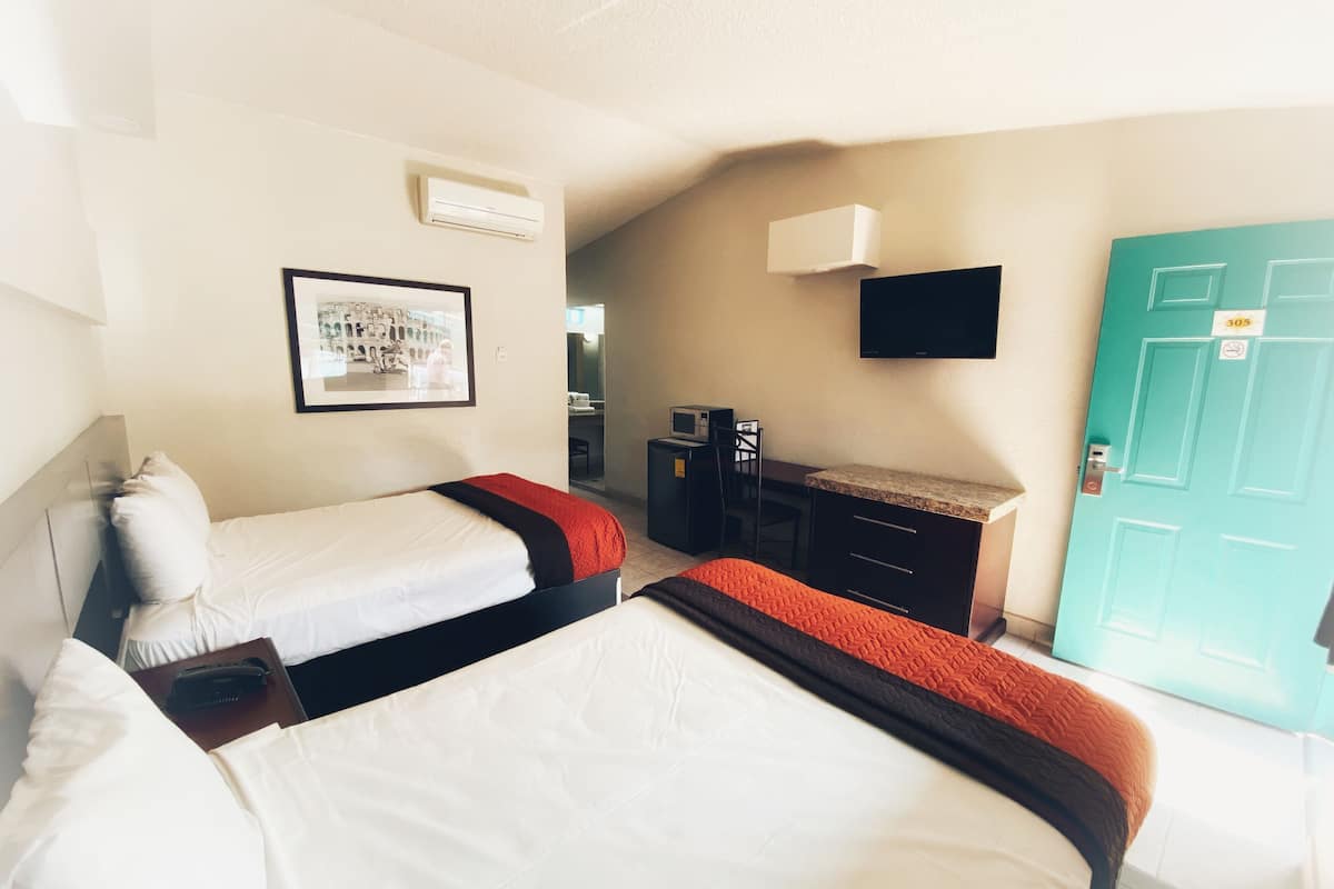 In-room safe, desk, iron/ironing board, bed sheets