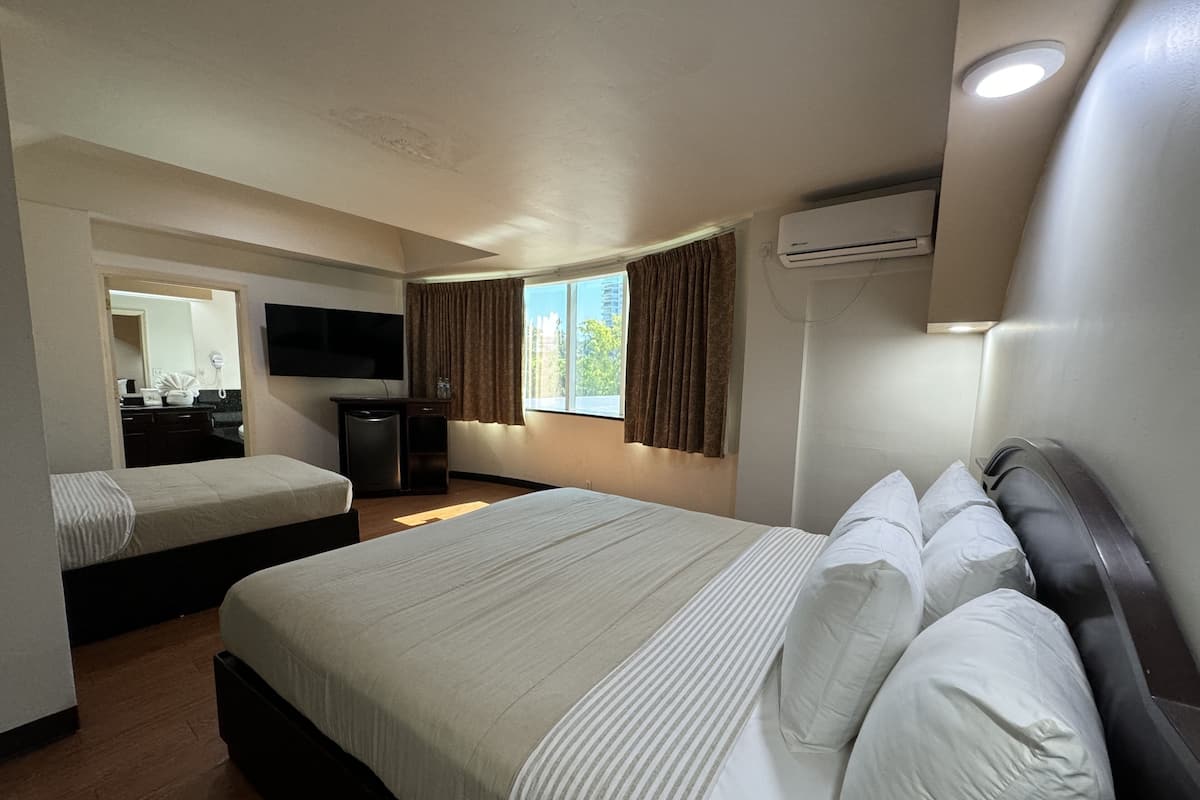 Suite | Zimmersafe, Schreibtisch, Bügeleisen/Bügelbrett, Bettwäsche