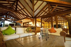 Área de estar no saguão