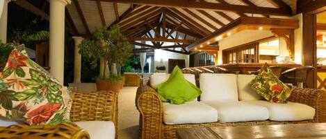 Kawasan tempat duduk lobi