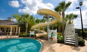 Outdoor pool, pool loungers - Windsor Hills Resort by Mickey Family (Kissimmee)
