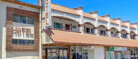 A hotel with a sign reading "Reno Motel" and "Hotel" on the facade.