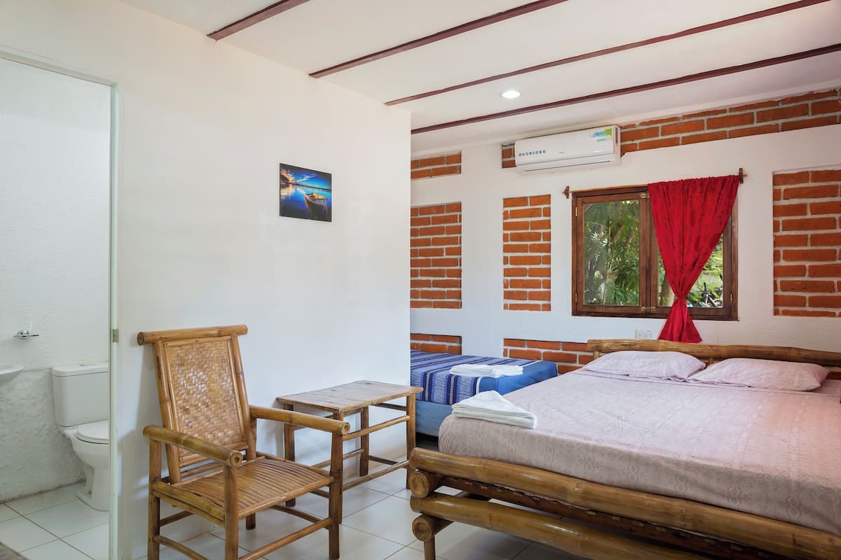Panoramic Single Room, Private Bathroom, Beach View