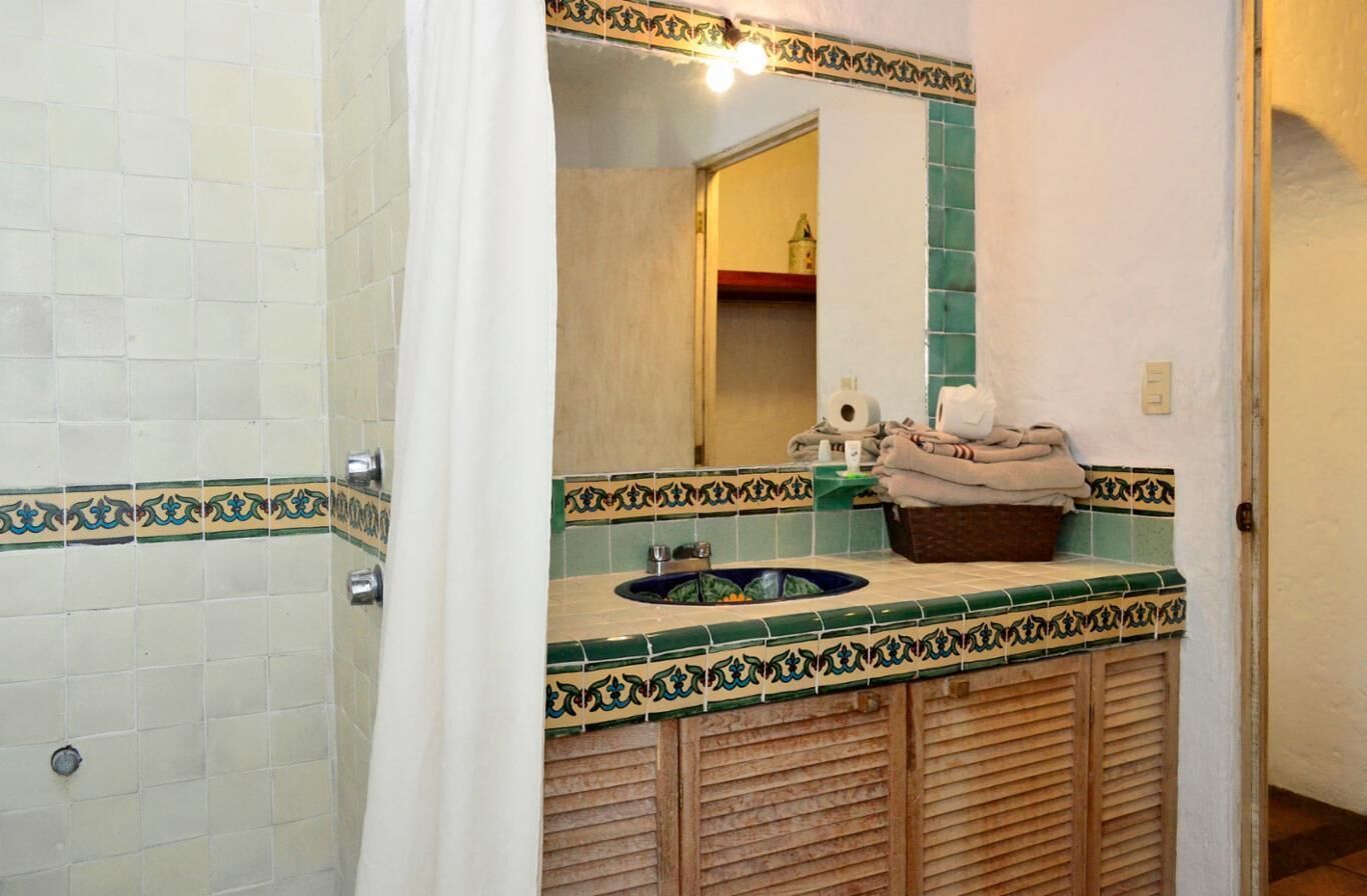 standard room | bathroom | shower, free toiletries, towels