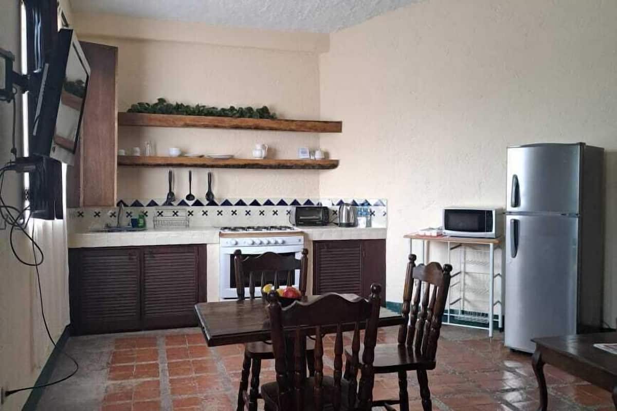 fridge, microwave, stovetop, coffee/tea maker