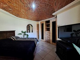 Family Villa | Free WiFi, bed sheets