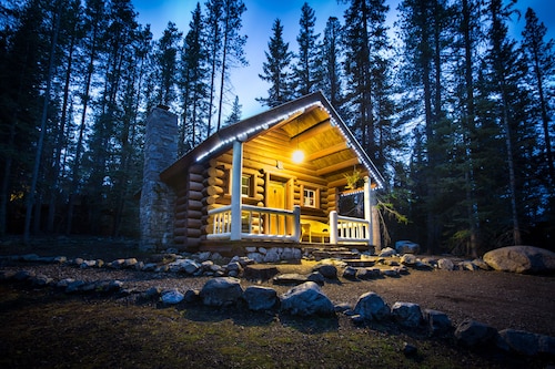 Storm Mountain Lodge Cabins & Dining