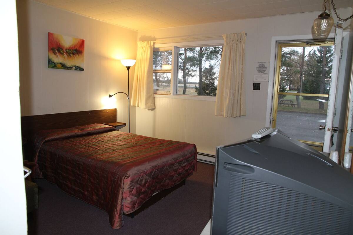 Desk, cots/infant beds, rollaway beds, free WiFi