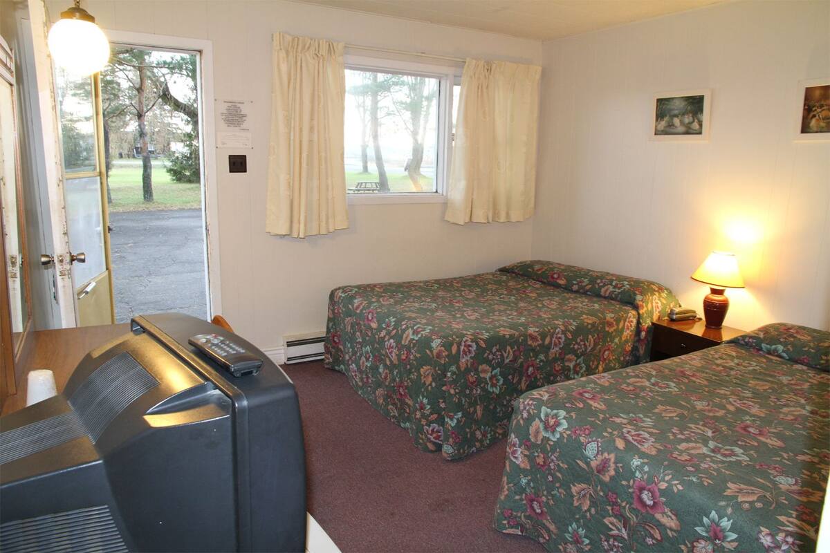 Desk, cots/infant beds, rollaway beds, free WiFi