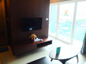 Double Room, Balcony | In-room safe, desk, free WiFi - Himalayan Inn (Pattaya)