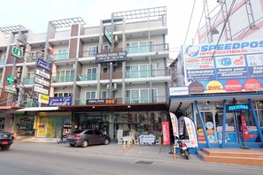 ด้านหน้าที่พัก