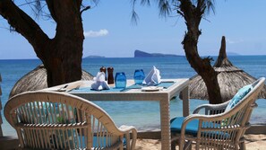 2 restaurantes; se sirven desayunos, comidas y cenas
