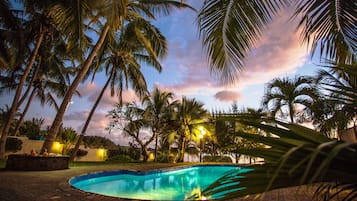 Outdoor pool, sun loungers