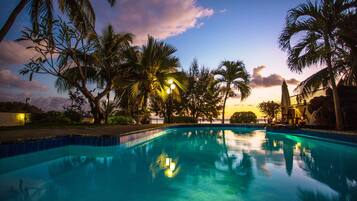 Outdoor pool, sun loungers