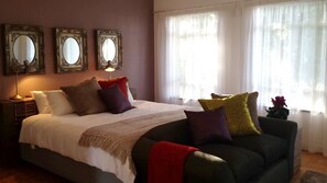 Double Room | Premium bedding, iron/ironing board, free WiFi - Absolute Bosch Guest House (Stellenbosch)