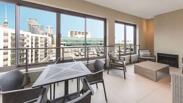 Premier Grand 3 Bedroom Apartment | Minibar, in-room safe, desk, soundproofing